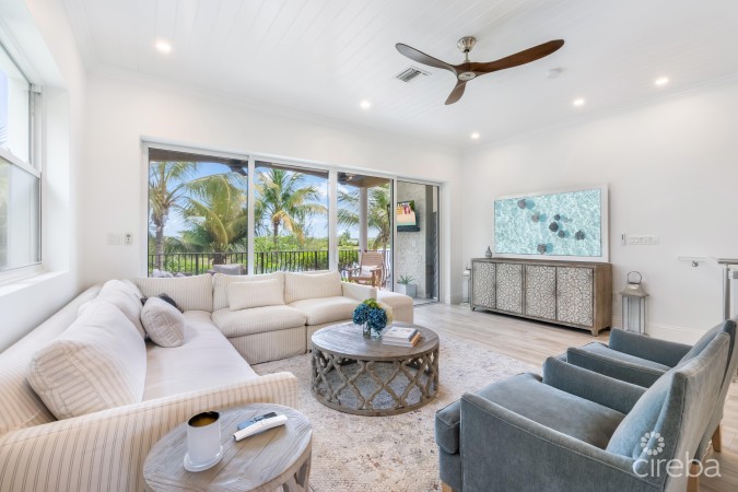 TURNBERRY VILLAS WEST - END UNIT