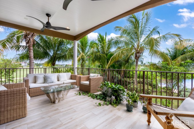 TURNBERRY VILLAS WEST - END UNIT