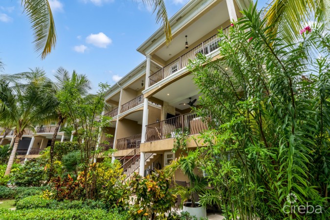 TURNBERRY VILLAS WEST - END UNIT