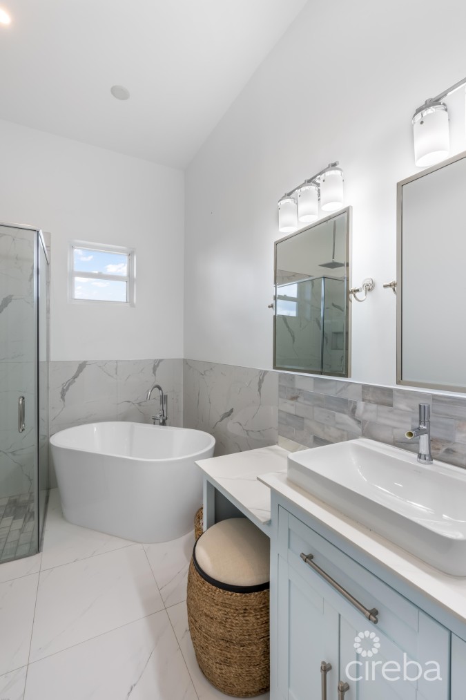 TURNBERRY VILLAS WEST - END UNIT