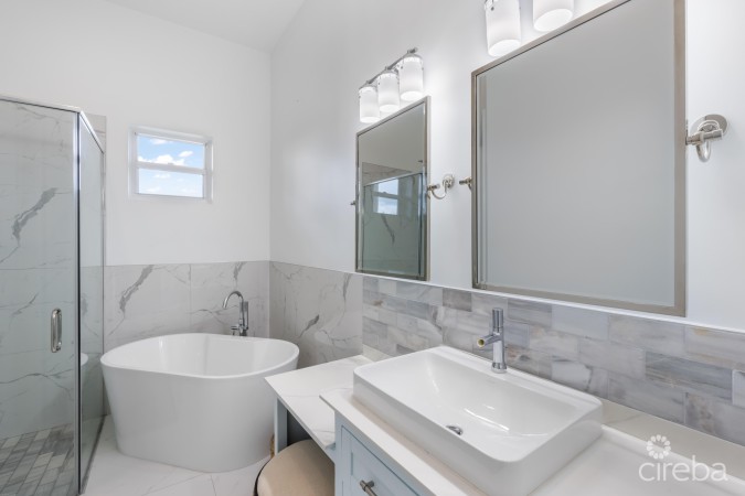 TURNBERRY VILLAS WEST - END UNIT