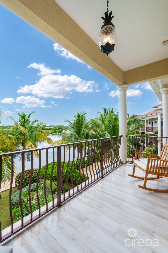 TURNBERRY VILLAS WEST - END UNIT