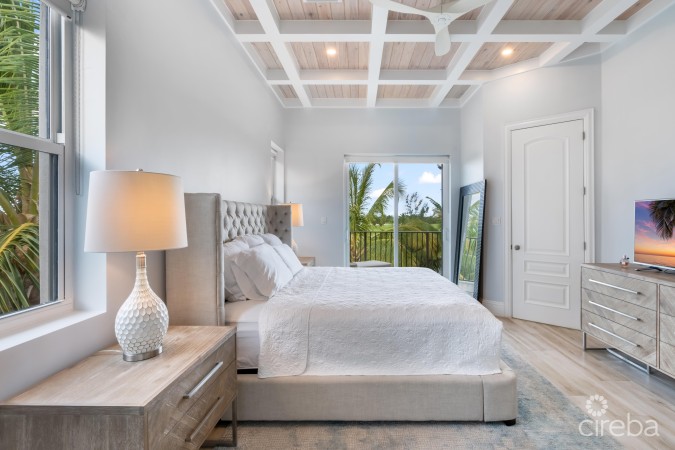 TURNBERRY VILLAS WEST - END UNIT