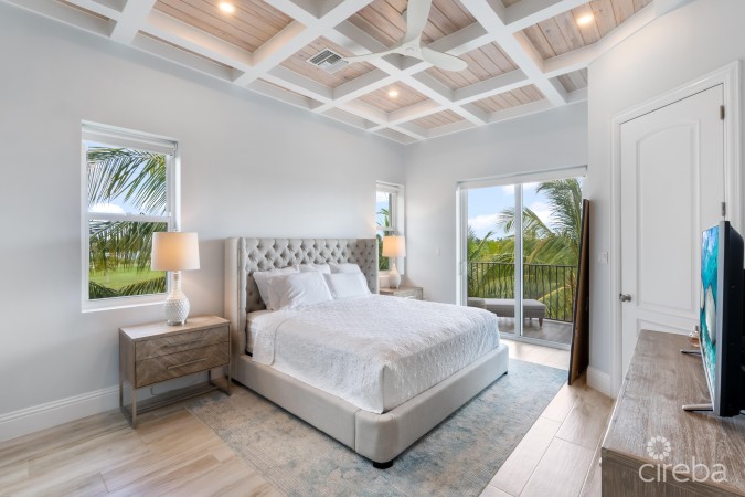 TURNBERRY VILLAS WEST - END UNIT