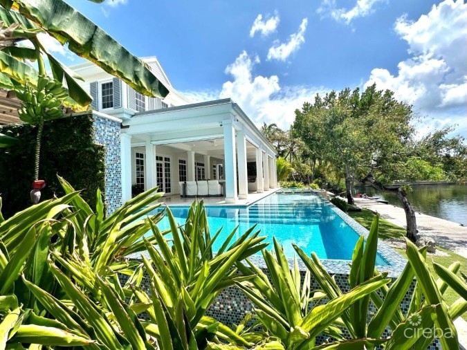 THE PARKSTONE, A SALT CREEK VILLA