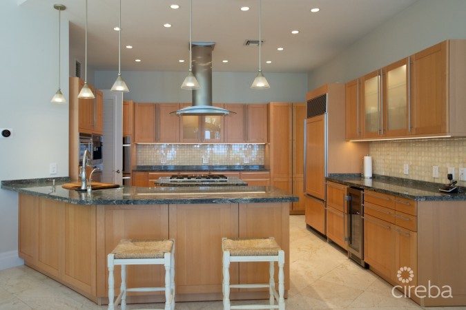 AQUA VISTA | SOUTH SOUND LUXURY BEACH FRONT LIVING