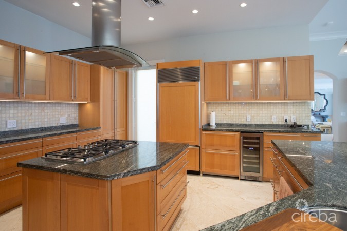 AQUA VISTA | SOUTH SOUND LUXURY BEACH FRONT LIVING