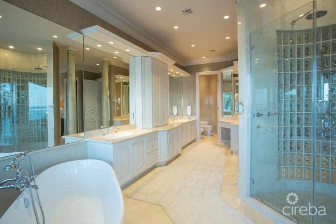 AQUA VISTA | SOUTH SOUND LUXURY BEACH FRONT LIVING