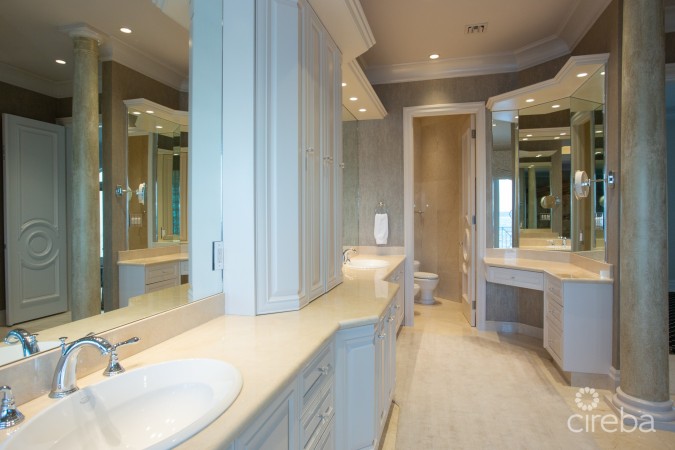 AQUA VISTA | SOUTH SOUND LUXURY BEACH FRONT LIVING