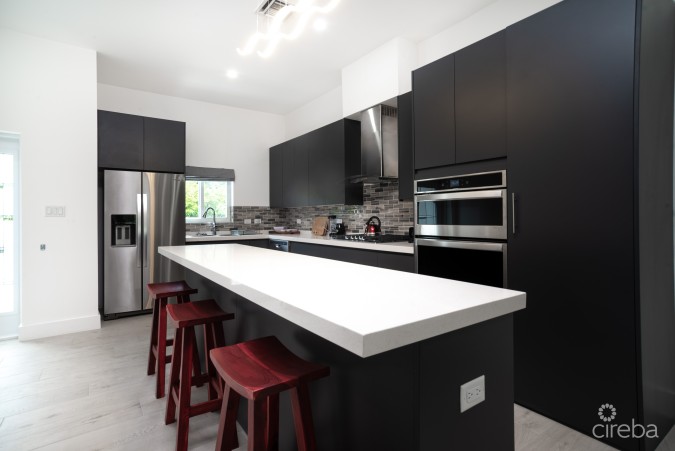 MANTRAS #48, 3 BED TOWNHOME, SOUTH SOUND ACROSS FROM THE BEACH