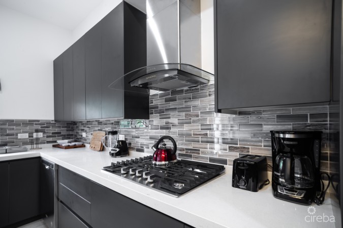 MANTRAS #48, 3 BED TOWNHOME, SOUTH SOUND ACROSS FROM THE BEACH
