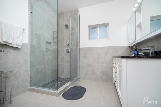 MANTRAS #48, 3 BED TOWNHOME, SOUTH SOUND ACROSS FROM THE BEACH