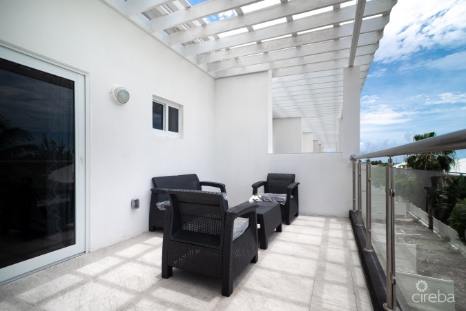 MANTRAS #48, 3 BED TOWNHOME, SOUTH SOUND ACROSS FROM THE BEACH