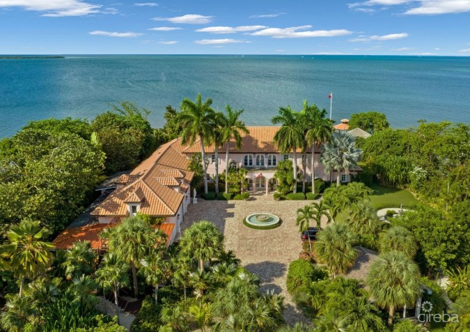 VILLA MARE; A VISTA DEL MAR ESTATE HOME