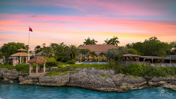 VILLA MARE; A VISTA DEL MAR ESTATE HOME