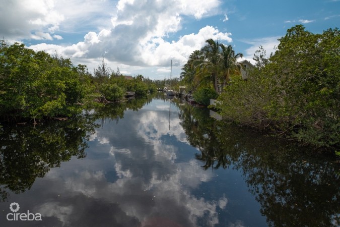 CANAL FRONT LOT NORTH SOUND ESTATES GREEN STREET
