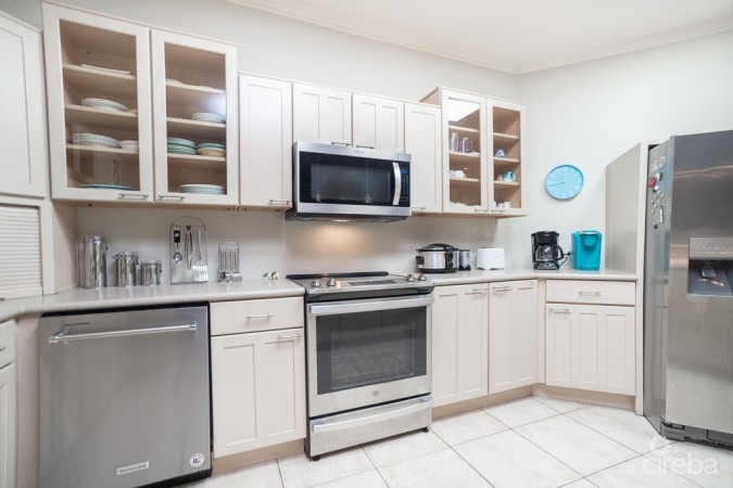 OCEAN VIEW POINSETTIA B8 PENTHOUSE