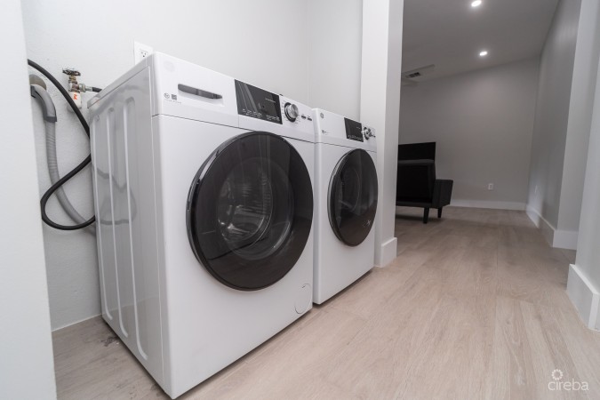 SUMMIT CRESCENT RENOVATED 2 BED