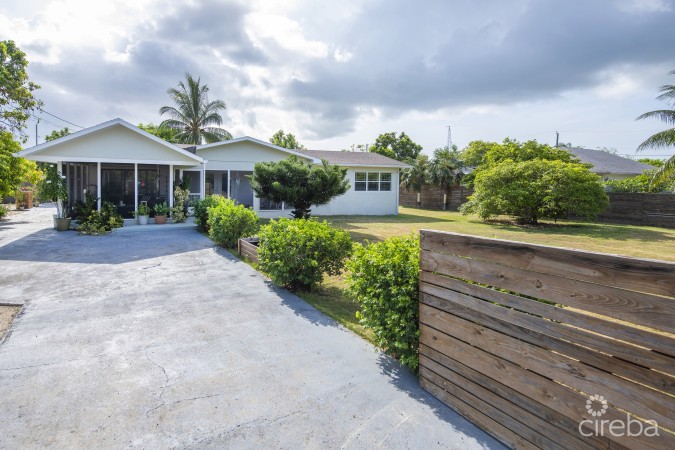 CHARMING FAMILY HOME NEAR SPOTTS BEACH- 19 QUAIL STREET