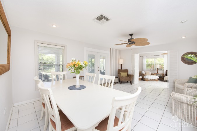 CHARMING FAMILY HOME NEAR SPOTTS BEACH- 19 QUAIL STREET