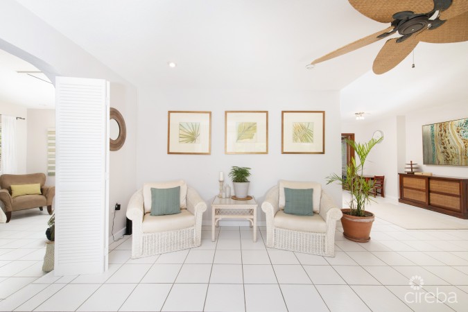 CHARMING FAMILY HOME NEAR SPOTTS BEACH- 19 QUAIL STREET