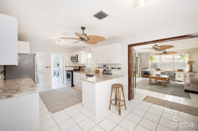 CHARMING FAMILY HOME NEAR SPOTTS BEACH- 19 QUAIL STREET