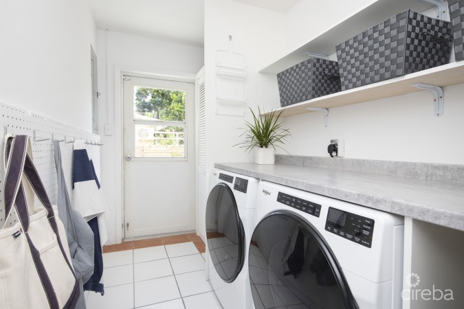 CHARMING FAMILY HOME NEAR SPOTTS BEACH- 19 QUAIL STREET