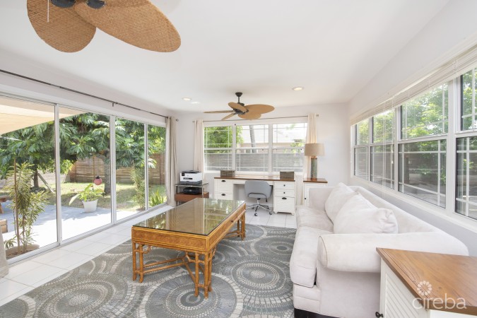 CHARMING FAMILY HOME NEAR SPOTTS BEACH- 19 QUAIL STREET