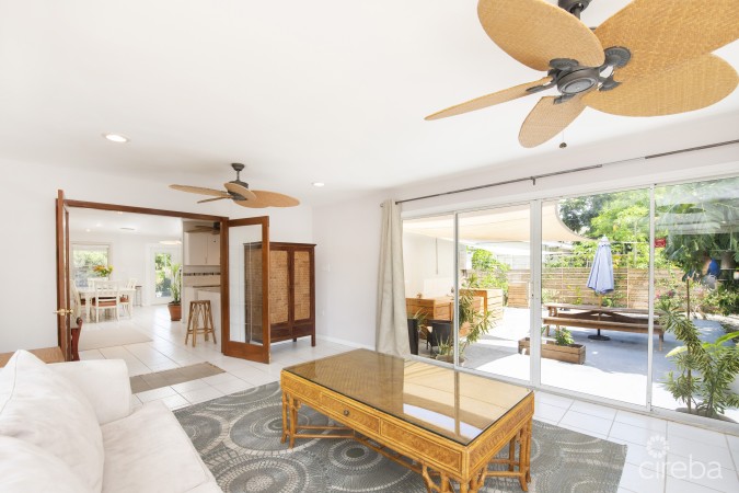 CHARMING FAMILY HOME NEAR SPOTTS BEACH- 19 QUAIL STREET