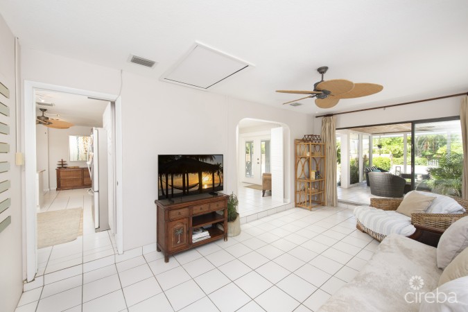 CHARMING FAMILY HOME NEAR SPOTTS BEACH- 19 QUAIL STREET
