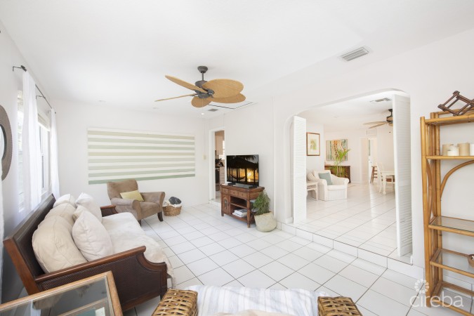 CHARMING FAMILY HOME NEAR SPOTTS BEACH- 19 QUAIL STREET