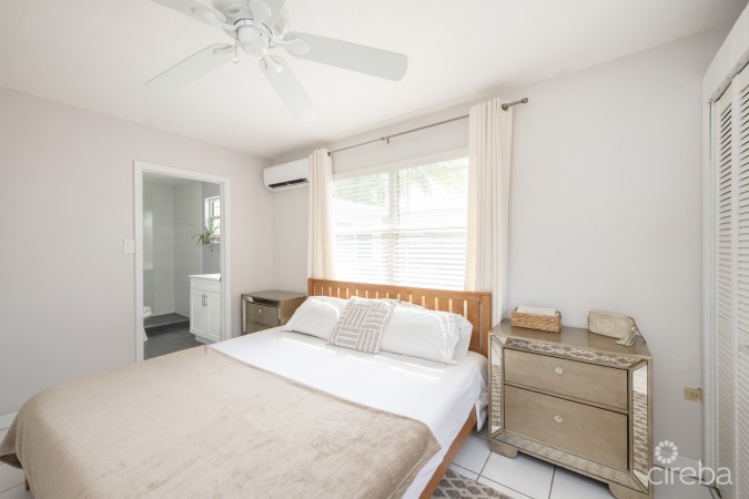 CHARMING FAMILY HOME NEAR SPOTTS BEACH- 19 QUAIL STREET
