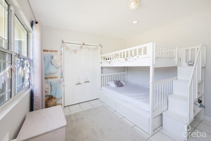 CHARMING FAMILY HOME NEAR SPOTTS BEACH- 19 QUAIL STREET