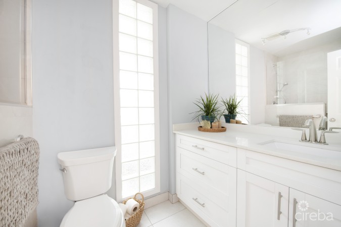 CHARMING FAMILY HOME NEAR SPOTTS BEACH- 19 QUAIL STREET