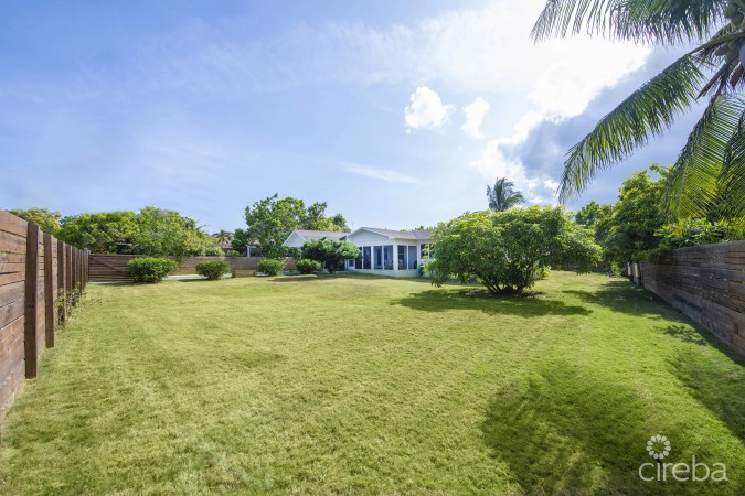 CHARMING FAMILY HOME NEAR SPOTTS BEACH- 19 QUAIL STREET