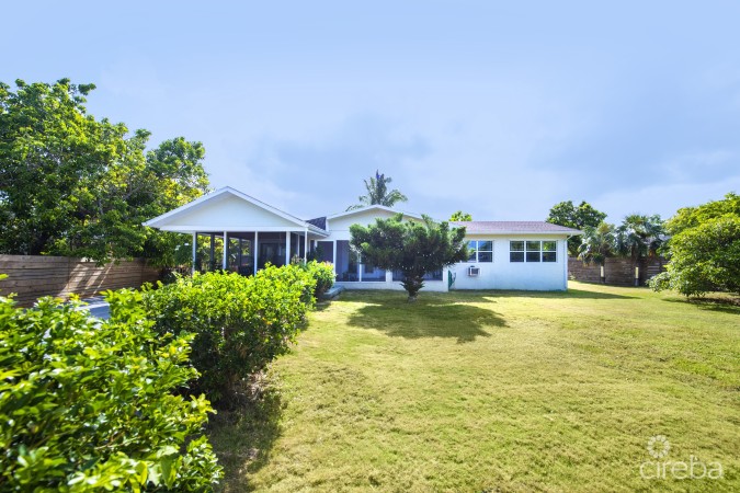 CHARMING FAMILY HOME NEAR SPOTTS BEACH- 19 QUAIL STREET