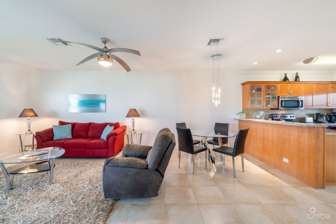 TAMARIND BAY 25, SEVEN MILE BEACH PENTHOUSE WITH ROOFTOP TERRACE