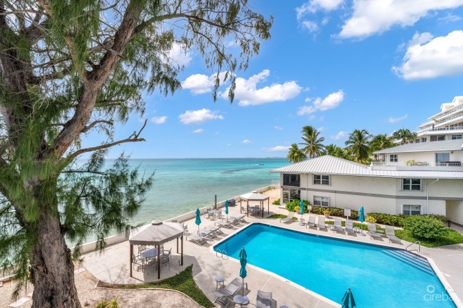 TAMARIND BAY 25, SEVEN MILE BEACH PENTHOUSE WITH ROOFTOP TERRACE