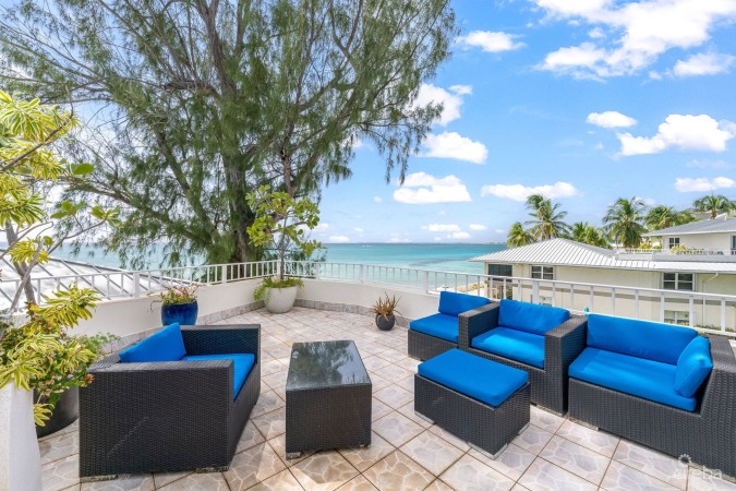 TAMARIND BAY 25, SEVEN MILE BEACH PENTHOUSE WITH ROOFTOP TERRACE