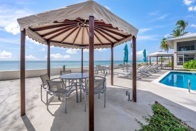 TAMARIND BAY 25, SEVEN MILE BEACH PENTHOUSE WITH ROOFTOP TERRACE