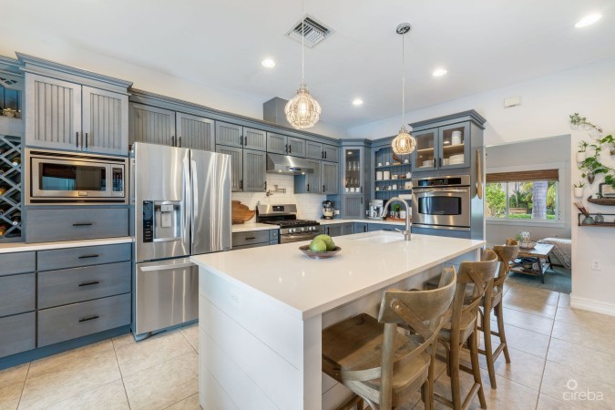 PROSPECT DRIVE 601, CANAL FRONT HOME