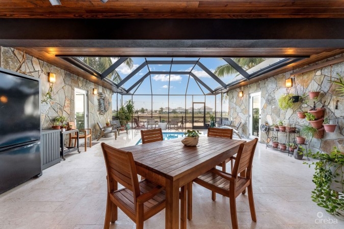 PROSPECT DRIVE 601, CANAL FRONT HOME