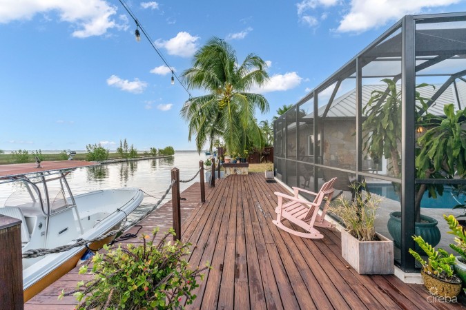 PROSPECT DRIVE 601, CANAL FRONT HOME