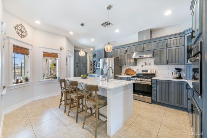 PROSPECT DRIVE 601, CANAL FRONT HOME