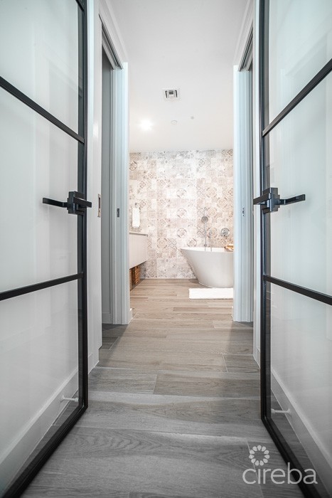 SEADREAMS STUNNING UNIT W/ UPGRADES