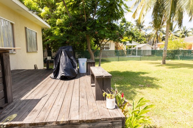 SUMMIT CRESCENT 2 BED/2 BATH - HALF OF A DUPLEX