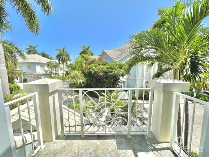 BRITANNIA - SPACIOUS 4 BEDROOM HOME IN KING'S COURT