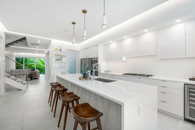 SOLARA 115, CRYSTAL HARBOUR TOWNHOME