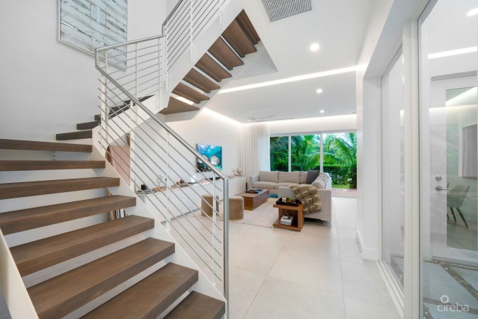 SOLARA 115, CRYSTAL HARBOUR TOWNHOME