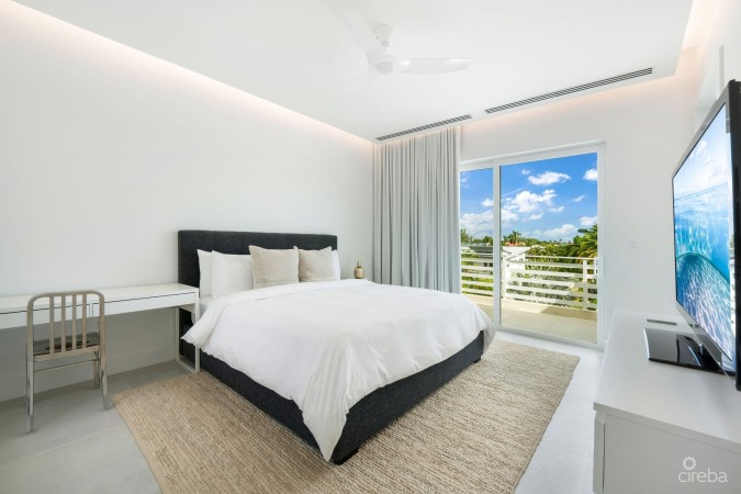 SOLARA 115, CRYSTAL HARBOUR TOWNHOME